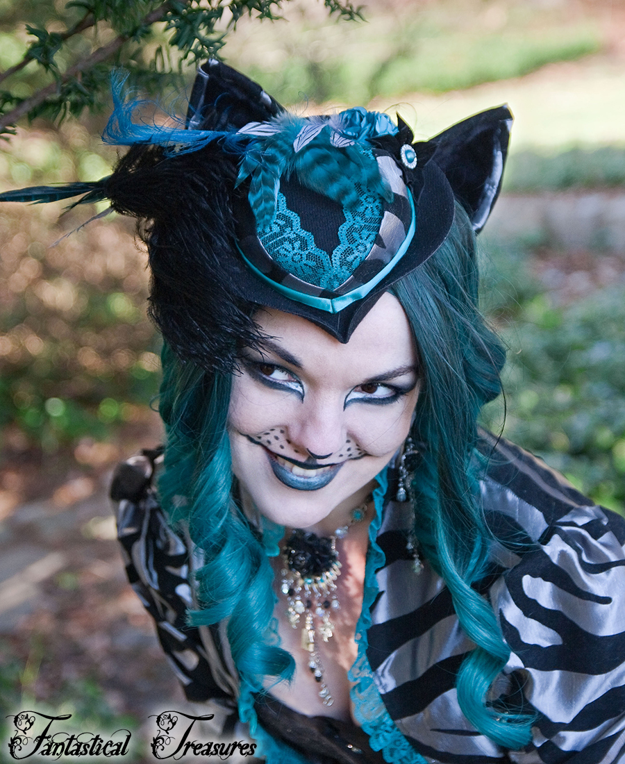 Alice-In-Wonderland-Cheshire-Cat-Necklace-Earrings-Blue-White-Black-Photoshoot01
