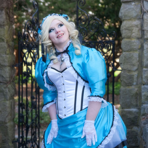 Alice-In-Wonderland-Alice-Necklace-Earrings-Blue-White-Photoshoot02
